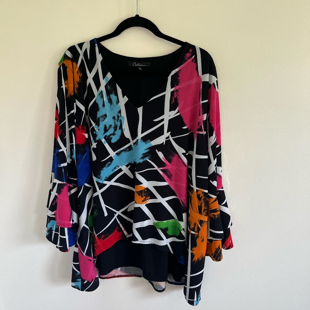 Abstract Patterned Women's top Size 3X